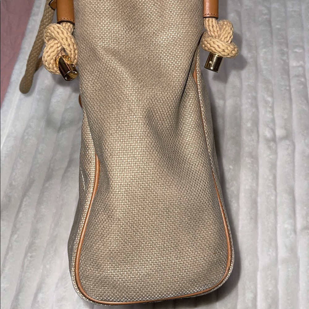 Michael Kors Island Large Grab Bag - Picture 8 of 16